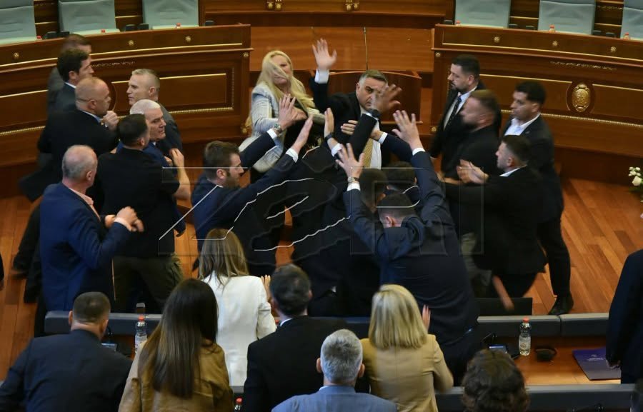 Nagavci: Gjuajtja me vezë mund të jetë aksion politik kur bëhet për kauza jetike, siç ka bërë LVV-ja [video]