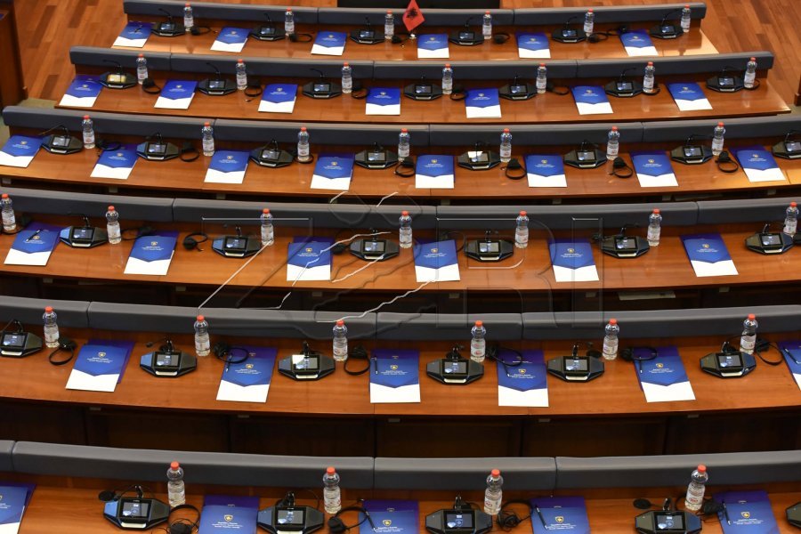 Vazhdon sot seanca konstituive e Kuvendit