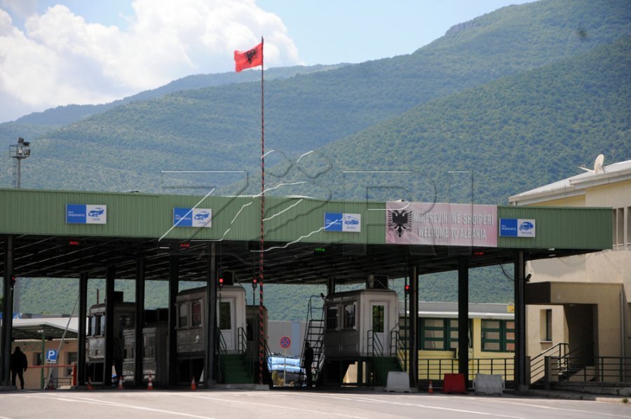 Fluksi i shtuar lëvizjesh në pikën kufitare të Morinës, në 12 orë regjistrohen mbi 41 mijë hyrje