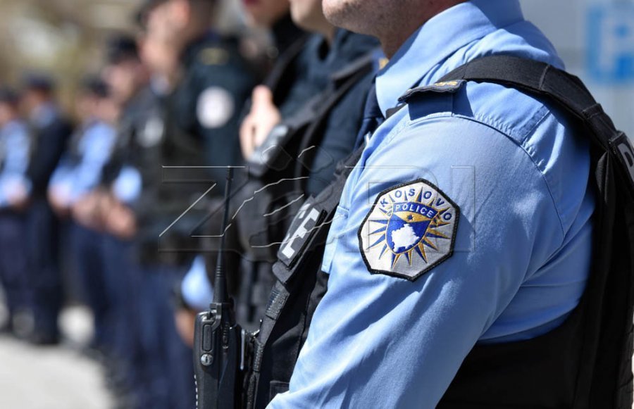 Dy sulme ndaj policëve në Vushtrri dhe Skenderaj  tre zyrtarë të lënduar