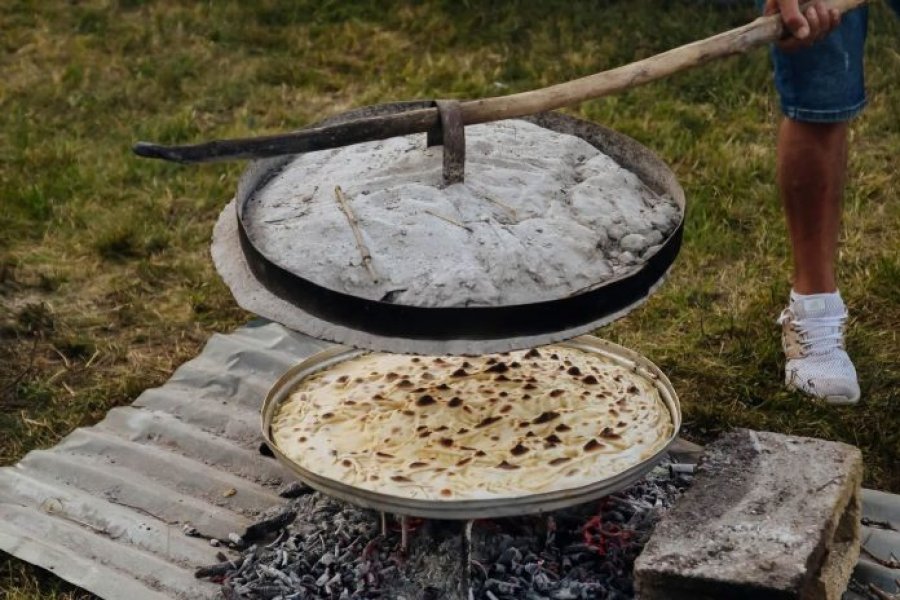 festa-e-lakrorit-ne-polene-tradite-qe-mbledh-mijera-vizitore