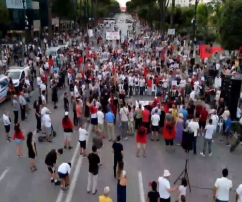 Protesta në Tiranë hyn në ditën e 71-të