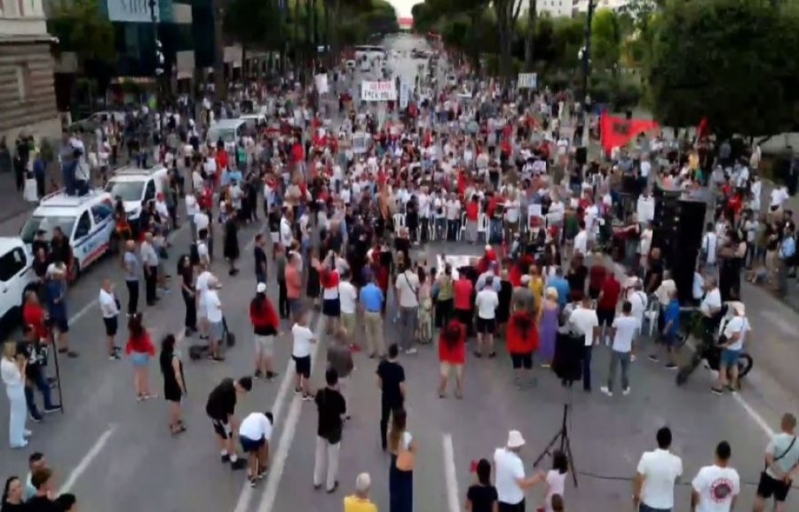 Protesta në Tiranë hyn në ditën e 71-të