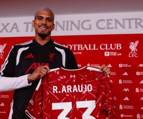 Araujo zyrtarizohet te Lievrpooli