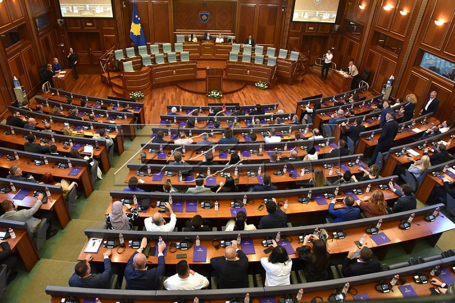 Pse seanca konstituive nuk vazhdoi pas 48-orëve?