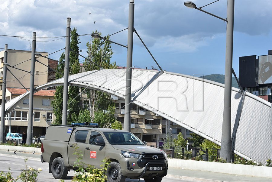 KFOR i konfirmon nisjen e tërheqjes graduale nga ura e Mitrovicës