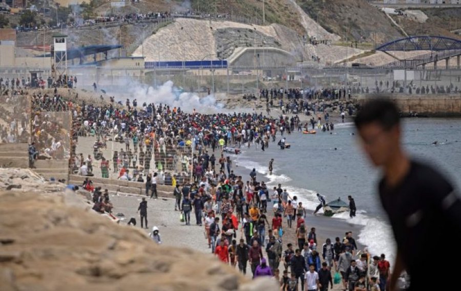 80-mije-migrante-hyne-ne-ceuta-gjate-krizes-se-korrikut