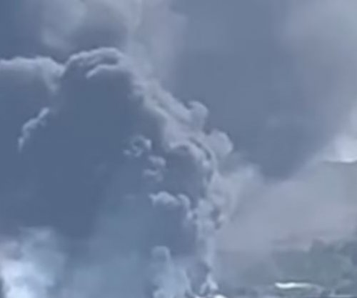 Një zjarr i madh ka shpërthyer te deponia e gomave në Sllatinë, në afërsi të Aeroportit “Adem Jashari”