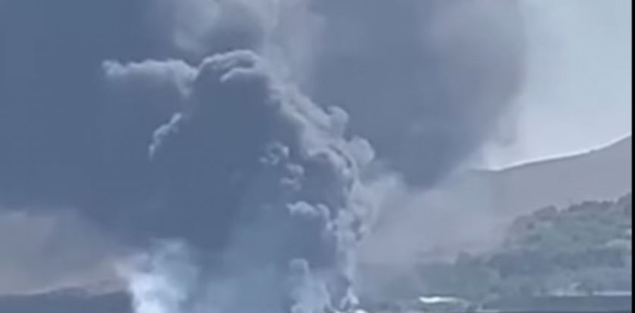 Një zjarr i madh ka shpërthyer te deponia e gomave në Sllatinë  në afërsi të Aeroportit  Adem Jashari 