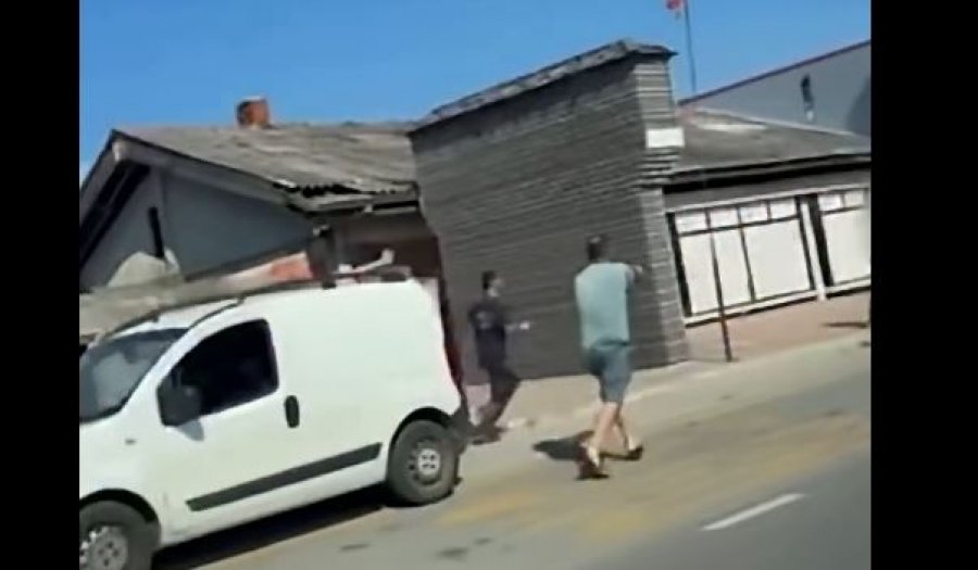 Prokuroria kërkon paraburgim për tre të dyshuarit për rrahjen dhe plagosjen me armë në Gjakovë