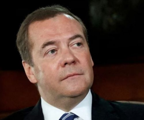 Medvedev: Rusia ka të drejtë të sulmojë çdo anije që transporton mallra për armikun