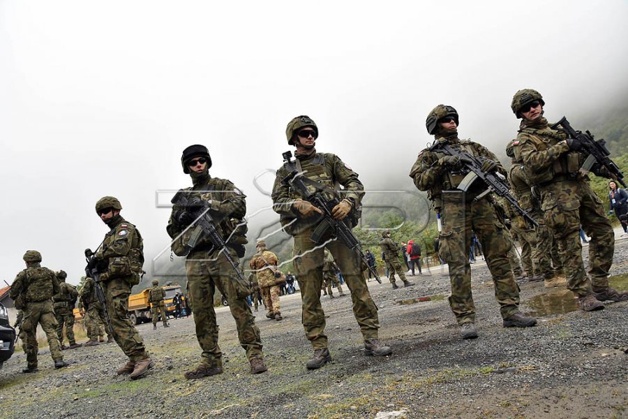 NATO: KFOR-i po përshtat praninë në Kosovë në bazë të situatës së sigurisë