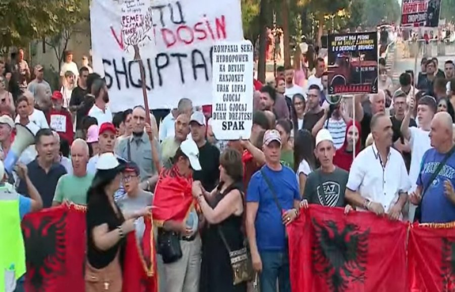 Protesta në Tiranë, qytetarët në ditën e 74-të të protestës
