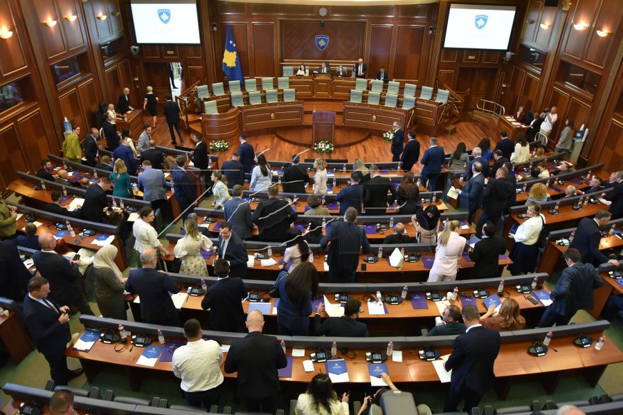 PDK-ja kërkon vazhdimin e seancës konstituive sot, do të shkojë në Kuvend në 11:00