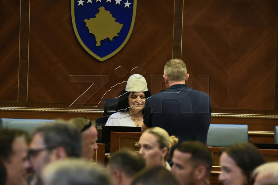 Kuvendi sot përmes fotografive: Përplasje, tensione dhe ndërhyrje në sallë