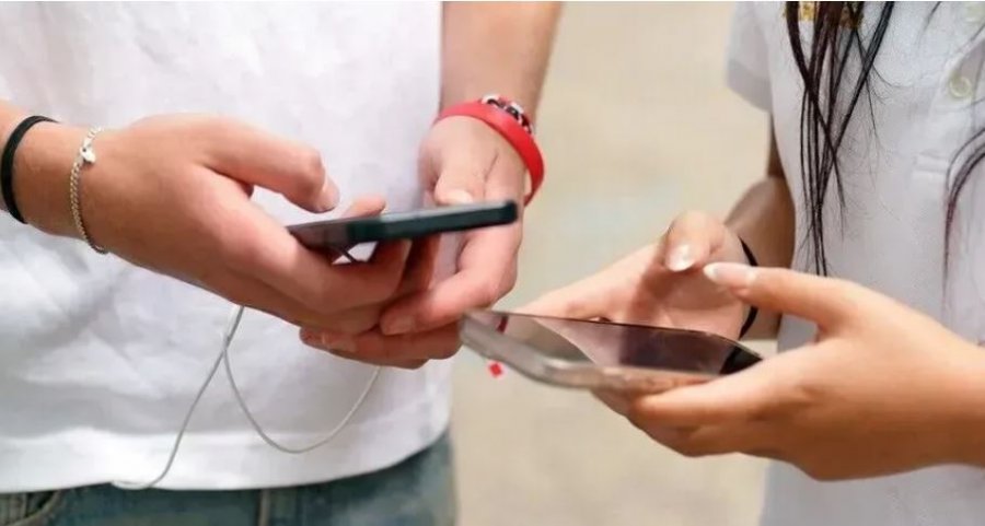 Bullgaria shqyrton vendosjen e kufizimeve në mediat sociale për fëmijët