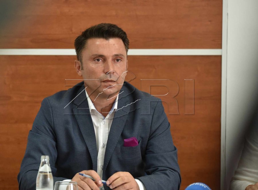 rustemi-denon-gjuhen-kercenuese-ndaj-haradinajt-nuk-kam-asnje-lidhje-distancohem-publikisht