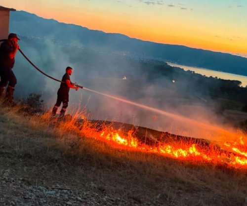 Zjarret në Shqipëri, situatë e vështirë në Gurë-Lurë të Dibrës: 11 vatra vijojnë aktive
