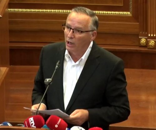 Deputetët e PDK-së hynë në sallën e Kuvendit