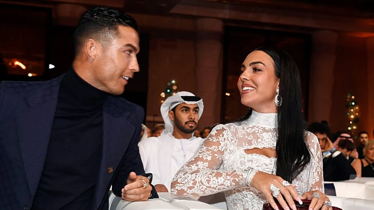 Ronaldo dhe Georgina kurorëzojnë dashurinë në një ceremoni intime  vetëm katër dëshmitarë dhe fëmijët të pranishëm