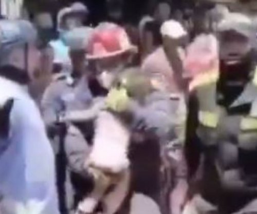 Momente emocionuese në Kolumbi, vajza 3-vjeçare shpëtohet pas më shumë se 100 orësh nën rrënoja [video]