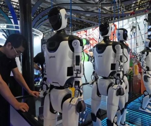 Mbi 2000 robotë humanoidë garojnë në lojërat e Pekinit