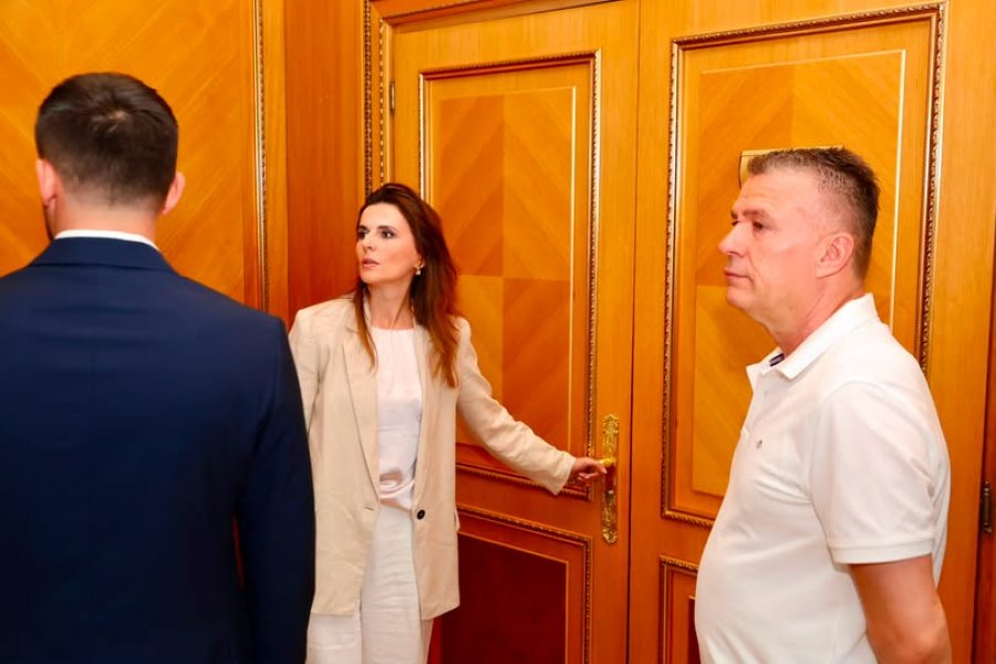 PDK  Dyert e Kuvendit të mbyllura  Republika po mbahet peng nga Kurti