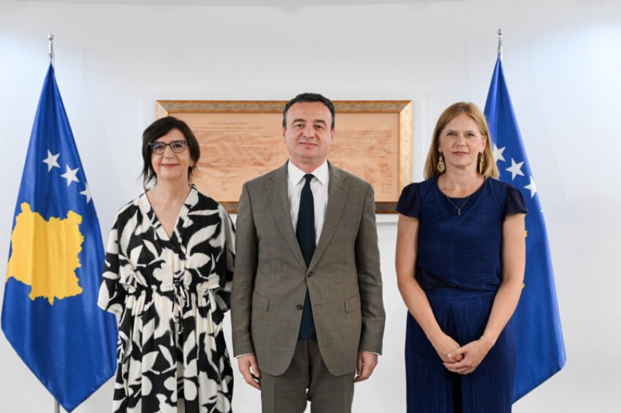 Kurti priti në takim duon artistike  Dina e Mel  nga Zara e Kroacisë