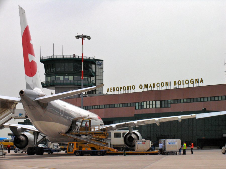 85-vjeçari shqiptar vdes gjatë uljes së avionit në Itali