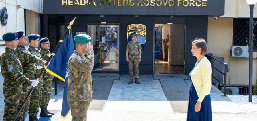 Komandanti i KFOR-it takohet me shefen në detyrë të BE-së në Kosovë, diskutojnë për sigurinë