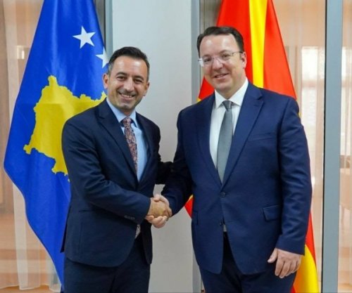 Basha takohet me Nikoloskin, diskutojnë për rrugën Prizren–Tetovë