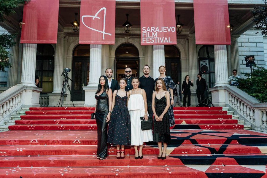 kasti-i-filmit-kosovar-dua-shkelqen-me-paraqitje-ne-festivalin-e-filmit-ne-sarajeve