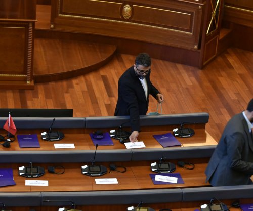 Deputetët e PDK-së u lënë letra atyre të LVV-së: Respektojeni Kushtetutën, ejani në sallë dhe konstituojeni Kuvendin