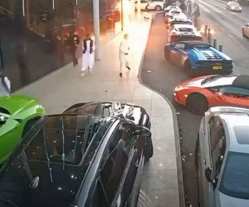 Sulm me bomba molotov ndaj dasmorëve dhe supermakinave në Angli