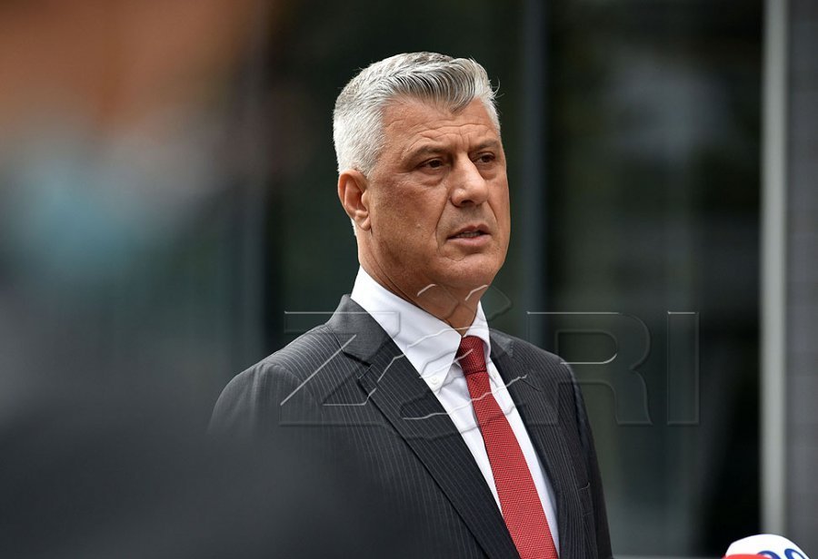 hashim-thaci-jep-mesazhin-e-forte-para-aktgjykimit-ne-hage-pozite-dhe-opozite-uluni-ne-nje-tryeze
