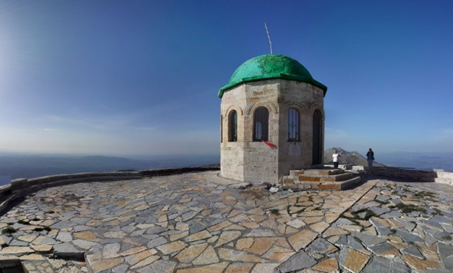 Festa e Kulmakut, mijëra besimtarë bektashinj i bashkohen pelegrinazhit në malin e Tomorit