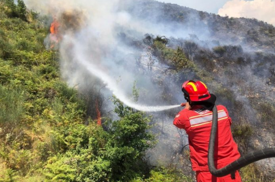 Tetë vatra zjarri mbeten aktive në Shqipëri
