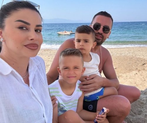 Shkurte Gashi nis pushimet e verës, publikon foto me familjen e saj