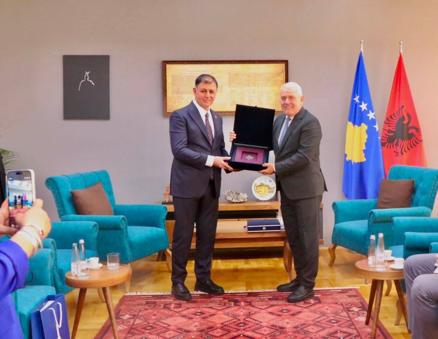 Sveçla takohet me Cemil Tugay, diskutojnë për avancimin e bashkëpunimit në fushën e sigurisë