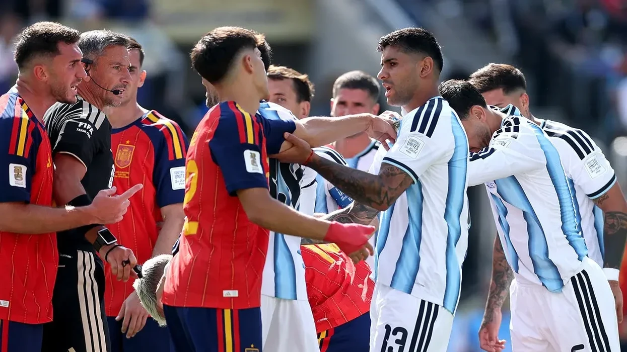 FIFA trondit Argjentinën me dënime të rënda   gjoba të majme dhe deri në 10 ndeshje pezullim