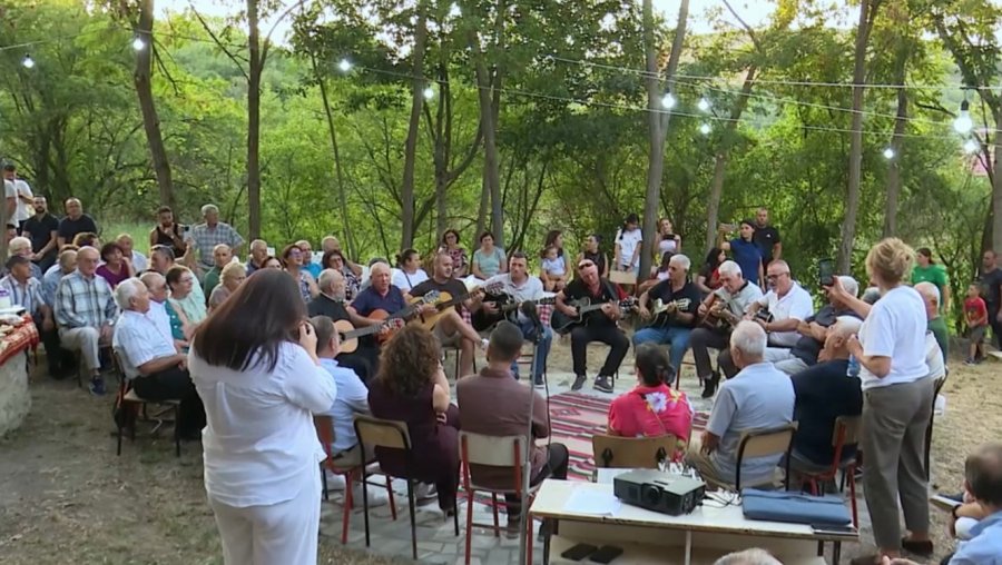 Serenatat e Ziçishtit  tradita që i reziston kohës