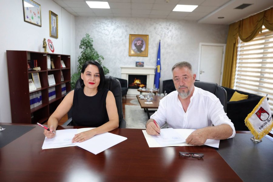 Pacolli dhe Lushtaku nënshkruajnë marrëveshjen 4.4 milionë euroshe për Objektin Ç në Skenderaj