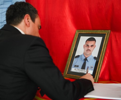 Kurti vizitoi për ngushëllime familjen e zyrtarit policor Altin Kryeziu