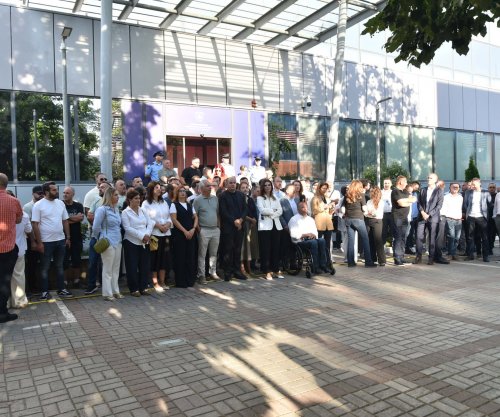 PDK-ja dhe Aleanca bllokojnë edhe sot hyrjen e Qeverisë [foto]