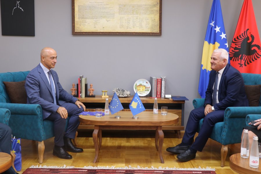 Sveçla pret shefin e ri të EULEX-it, diskutojnë për forcimin e sundimit të ligjit