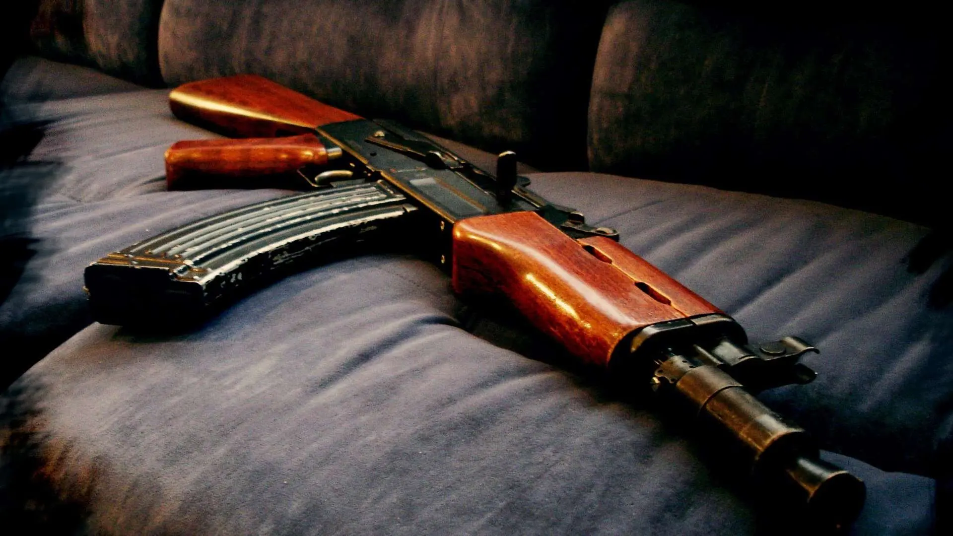 Plagoset një person në Pejë, dyshohet se qëlloi veten me “AK-47”