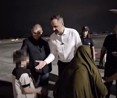 Pesë shqiptarë riatdhesohen nga Siria