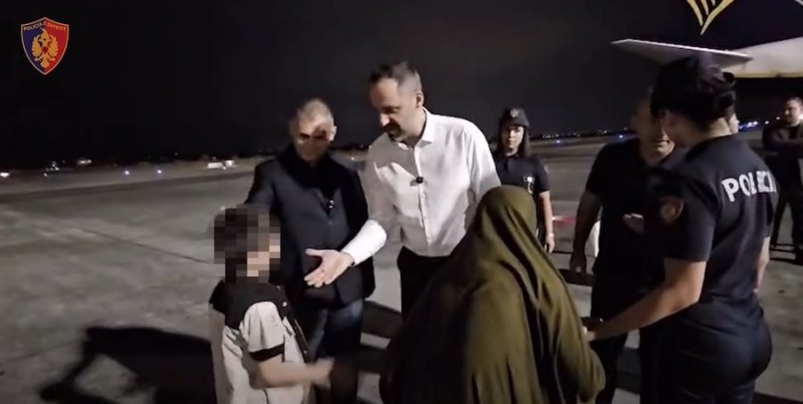 Pesë shqiptarë riatdhesohen nga Siria