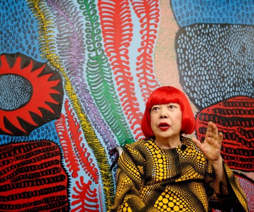 Yayoi Kusama, artistja japoneze e pikave që krijoi botë të pafundme, vdes në moshën 97-vjeçare