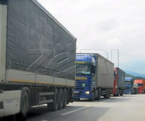 Sot kufizohet qarkullimi i kamionëve mbi 20 tonë në autoudhë